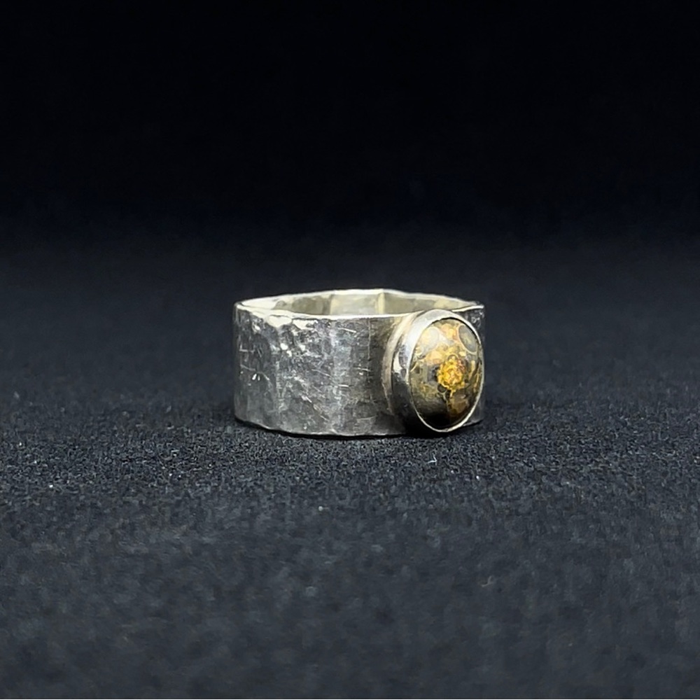 CELTIC ARTISAN RING WITH EYE IN STONE